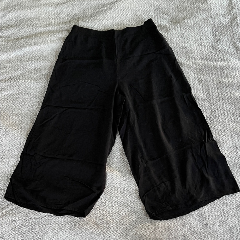 💋3/$10💋Ardene Wide Leg Black Capri Pants Size M Casual Work Pants